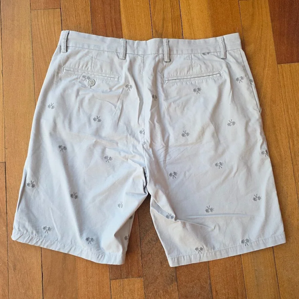 Old Navy Gray Embroidered Palm Trees Flat Front Slim Shorts Size 34